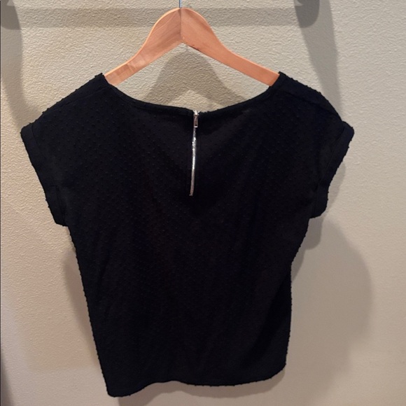 Rose & Olive Elegant Black Short Sleeve textured Top - Picture 6 of 7